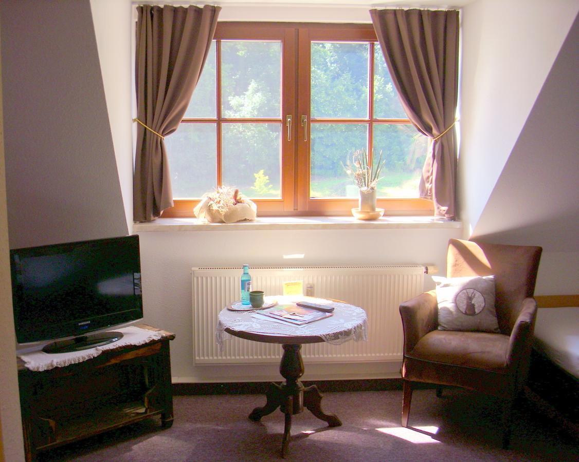 Elegant-Hotel "Zur Burg" Posterstein Pokoj fotografie