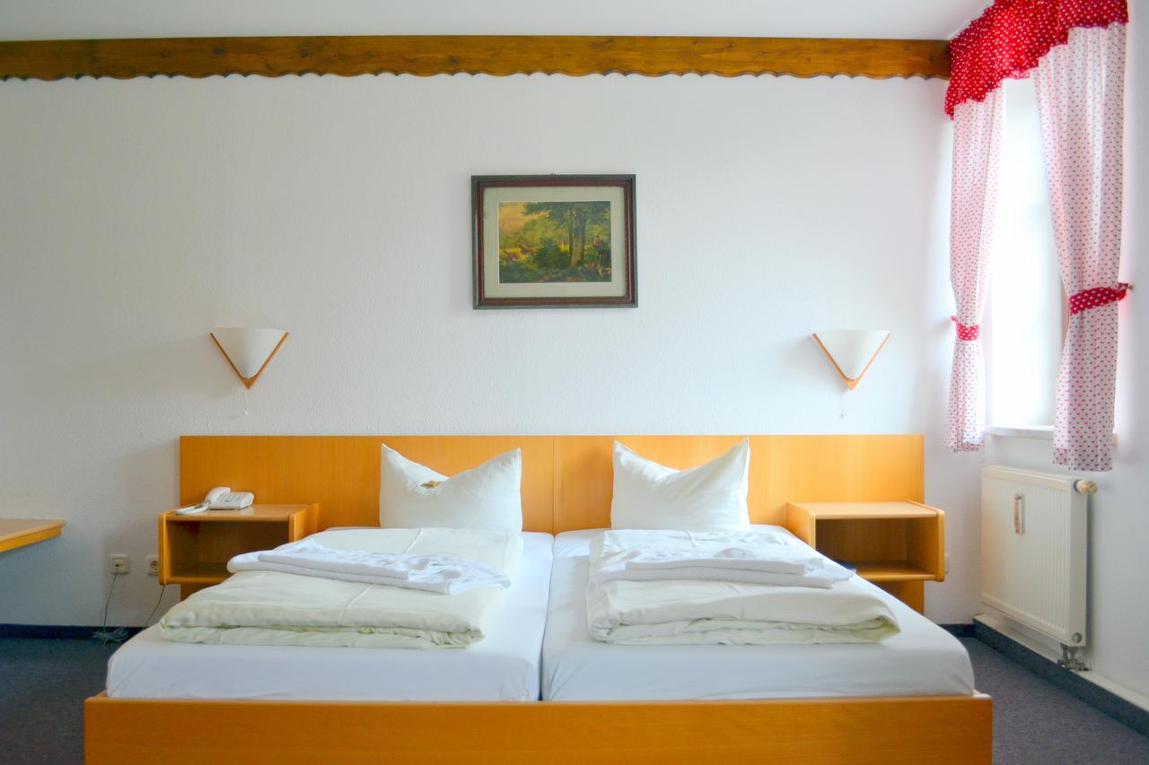 Elegant-Hotel "Zur Burg" Posterstein Pokoj fotografie