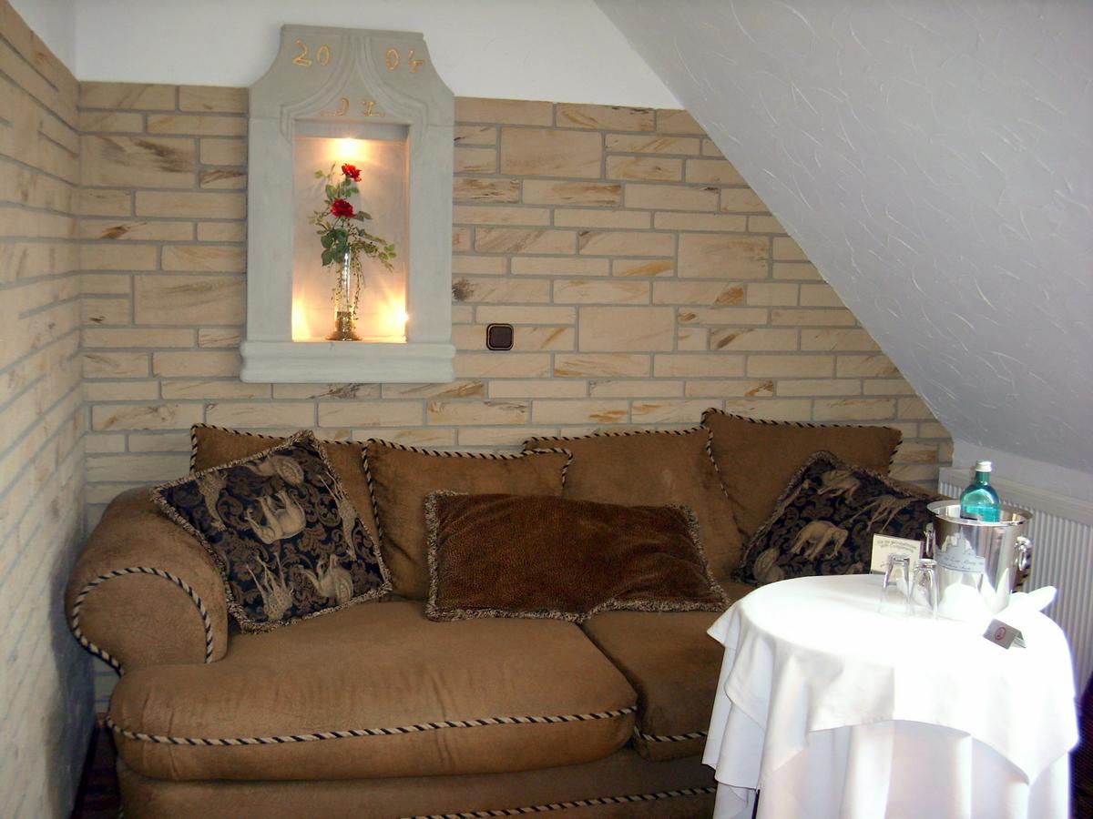 Elegant-Hotel "Zur Burg" Posterstein Pokoj fotografie