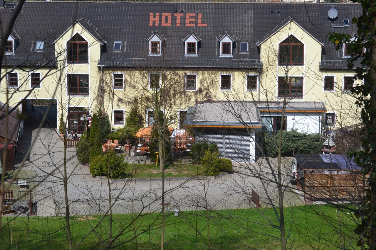 Elegant-Hotel "Zur Burg" Posterstein Exteriér fotografie